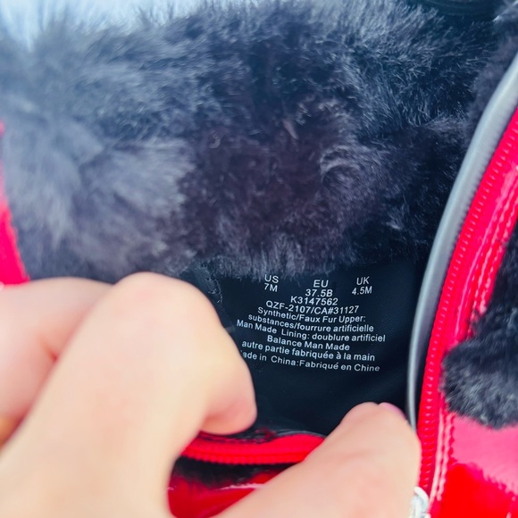 DKNY Women's Abri Red Faux Fur/ Suede Ankle Booties Wedges 7M - Picture 5 of 5